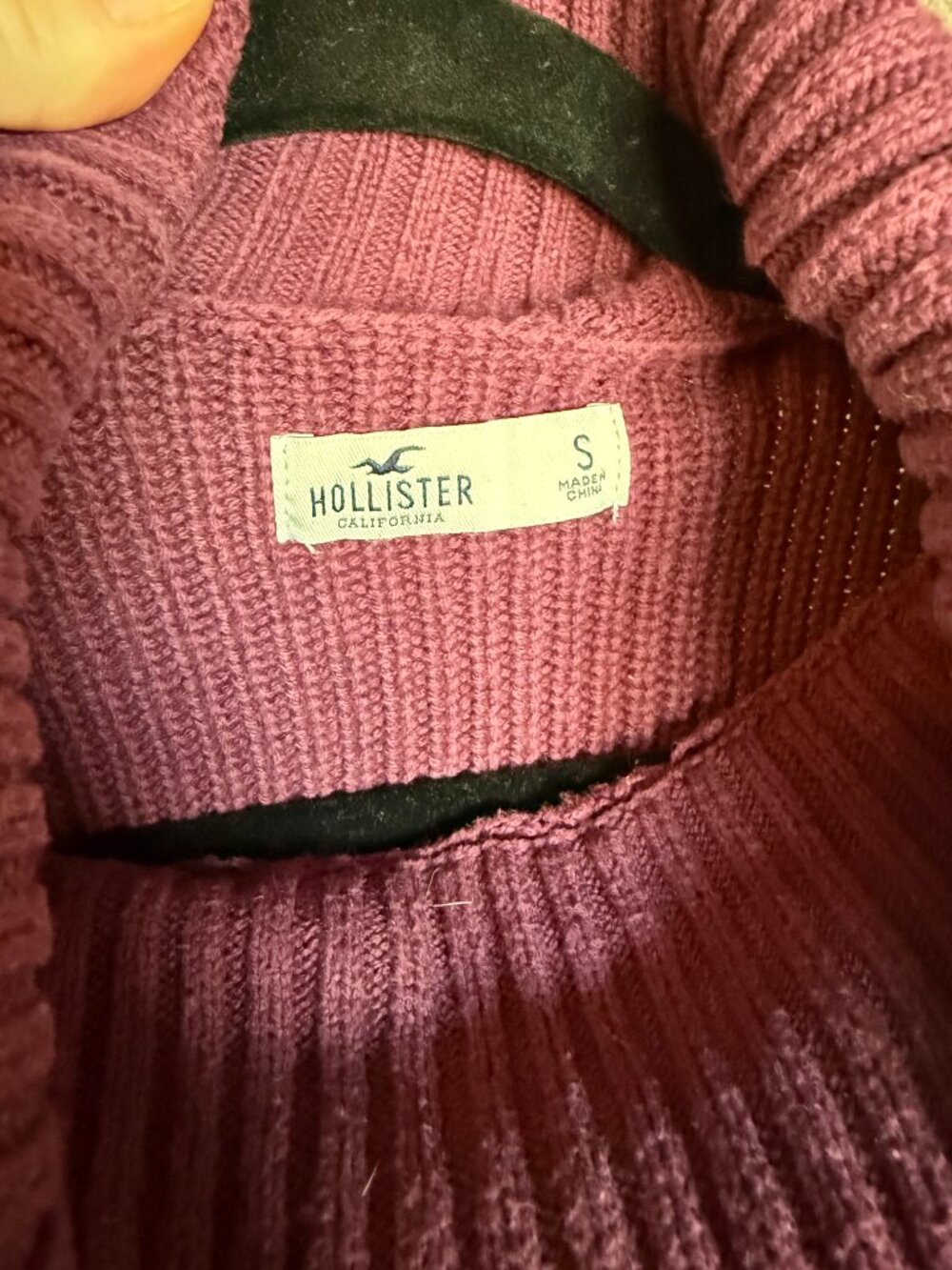 Cropped Hollister Sweater - Picture 3 of 3